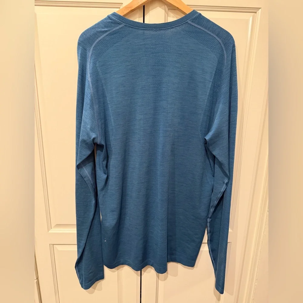 Pair of 2 lululemon men’s long sleeve tshirts - Picture 10 of 13